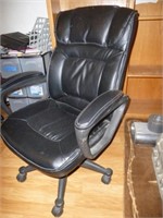 Rolling Swivel Office Arm Chair