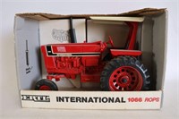 INTERNATIONAL 1066 ROPS TRACTOR ERTL 1/16