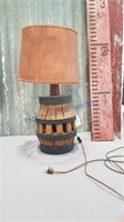 Wood wagon wheel hub table lamp
