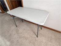 4ft plastic folding table