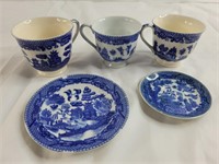 Vintage blue willow teacups & saucers, Made in