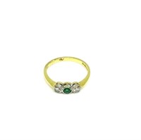 18K Gold Ladies' Ring with Emerald & Diamonds.