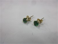 14k  gold emerald stud earrings