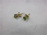 14k gold peridot stud earrings