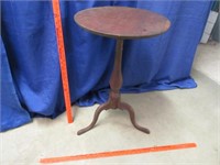 antique cherry 3-leg pedestal stand (round top)