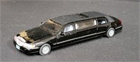 Kinsmart 1999 Lincoln Town Car Stretch Limo 1:38