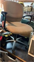 5 Caster Armed Office Chair Low Back Tan