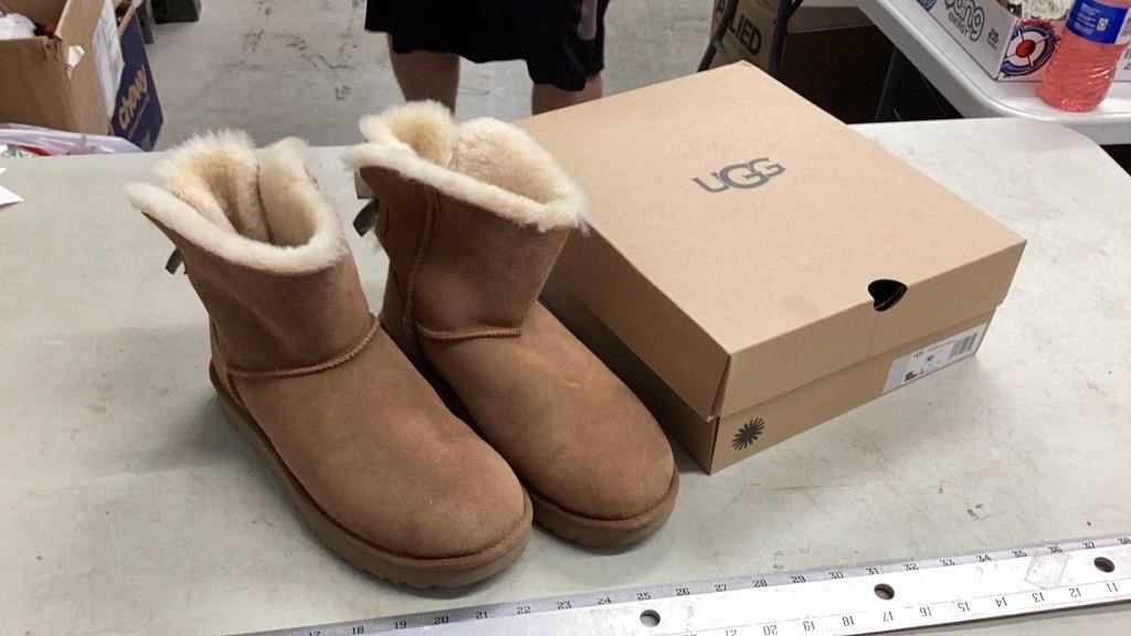UGG boots size 10 excellent condition