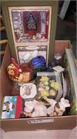 BOX OF HOUSEHOLD DECORATIVE ITEMS