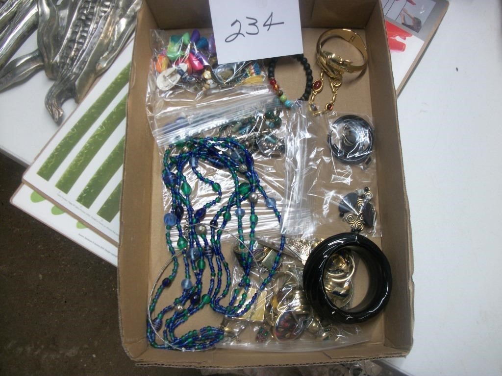 COSTUME JEWELRY LOT