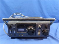 Kenwood R-1000 Receiver (powers on)