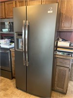 GE SIDE BY SIDE REFRIGERATOR, WATER AND ICE