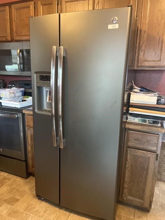 GE SIDE BY SIDE REFRIGERATOR, WATER AND ICE