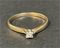 LOVELY 10K YELLOW GOLD & SOLITAIRE DIAMOND RING