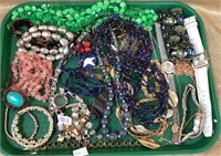 Great tray lot with miscellaneous items