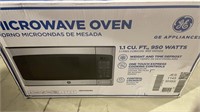 GE Appliances 1.1 cu. ft. 950watt microwave oven
