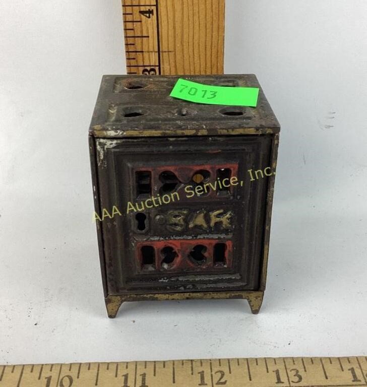 Cast iron safe still bank