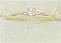 14K gold 3mm Diamond ring size 5 1/2 weighs 1.9gr