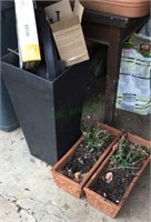 Mixed lot, two ceramic planter boxes with