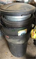 Trash cans - lot of four trash cans, some