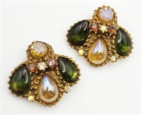 VINTAGE PAIR OF GOLD TONED CLIP ON EARRINGS WITH