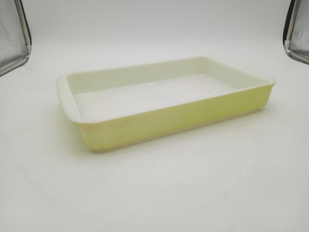 Vintage Pyres 222 Lime green 2 qt baking dish