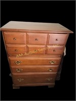 Chest of drawers 32 x 18 x 44, good condition,