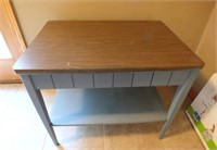 FORMICA TOP SIDE TABLE