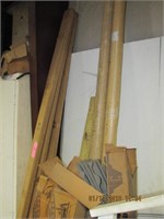 1 lot: misc closure strips, saw horse legs,