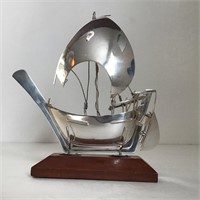 SILVER ARABIAN SAILBOAT PRESENTATION PIECE