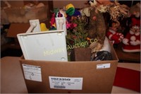 BOX LOT OF DECORATION ITEMS/ SCARECROW/ FLOWERS