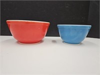 2  Vintage Pyrex Bowls no numbers 5.5" & 7"w