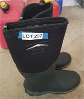 Size 12 Arctic Sports Muck Boots