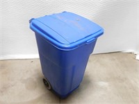 Rubbermaid 50 Gal Garbage/ Recycle Rolling Can