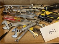 Mixed tool lot; wrenches; screwdrivers & more