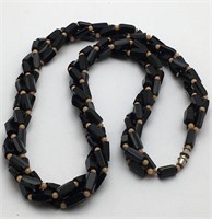 Twisted Necklace W Black Stones