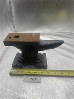 ANVIL APPROX 8 1/2" LONG AND  5" TALL