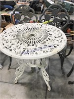 Bistro metal table w/ 2 chairs, rose pattern