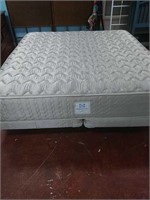 Sealy Posturepedic king mattress with two box