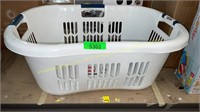 Rubbermaid Laundry Basket