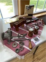 Assorted vintage kitchen tools