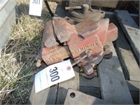 RED COLUMBIAN SMALL BENCH VISE