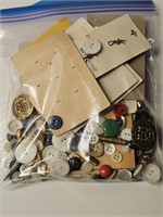 Bag of vintage buttons & misc pins