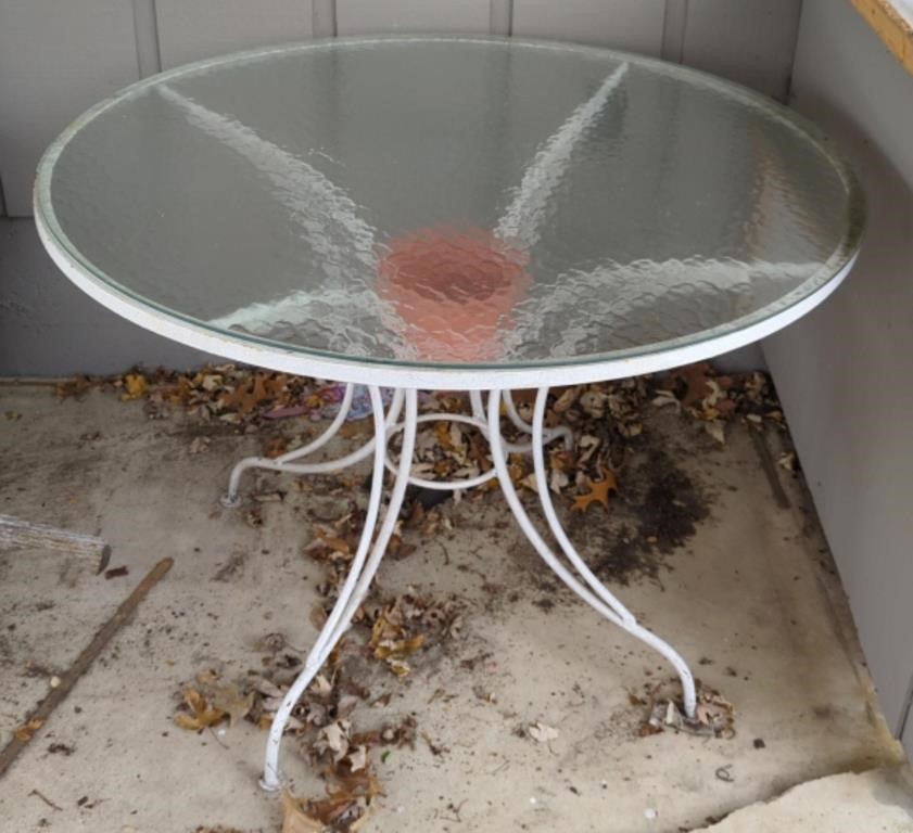 Metal w/ Glass Top Outdoors 42"Round Table