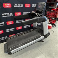 RRP$14K Life Fitness Treadmill 95T Discovery SE