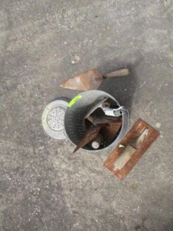 Minnow bucket w/concrete tools
