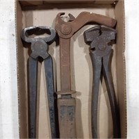 Nail puller and nippers