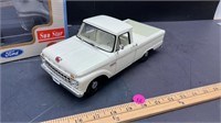 Sun Star 1/18 scale 1965 Ford F 100 Pick Up.