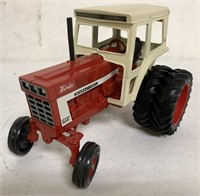 1/16 Repainted Farmall 1466 Tractor with Cab