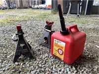Lot with Jack stands and small gas can